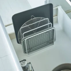 Soporte organizador para tablas y bandejas Yamazaki