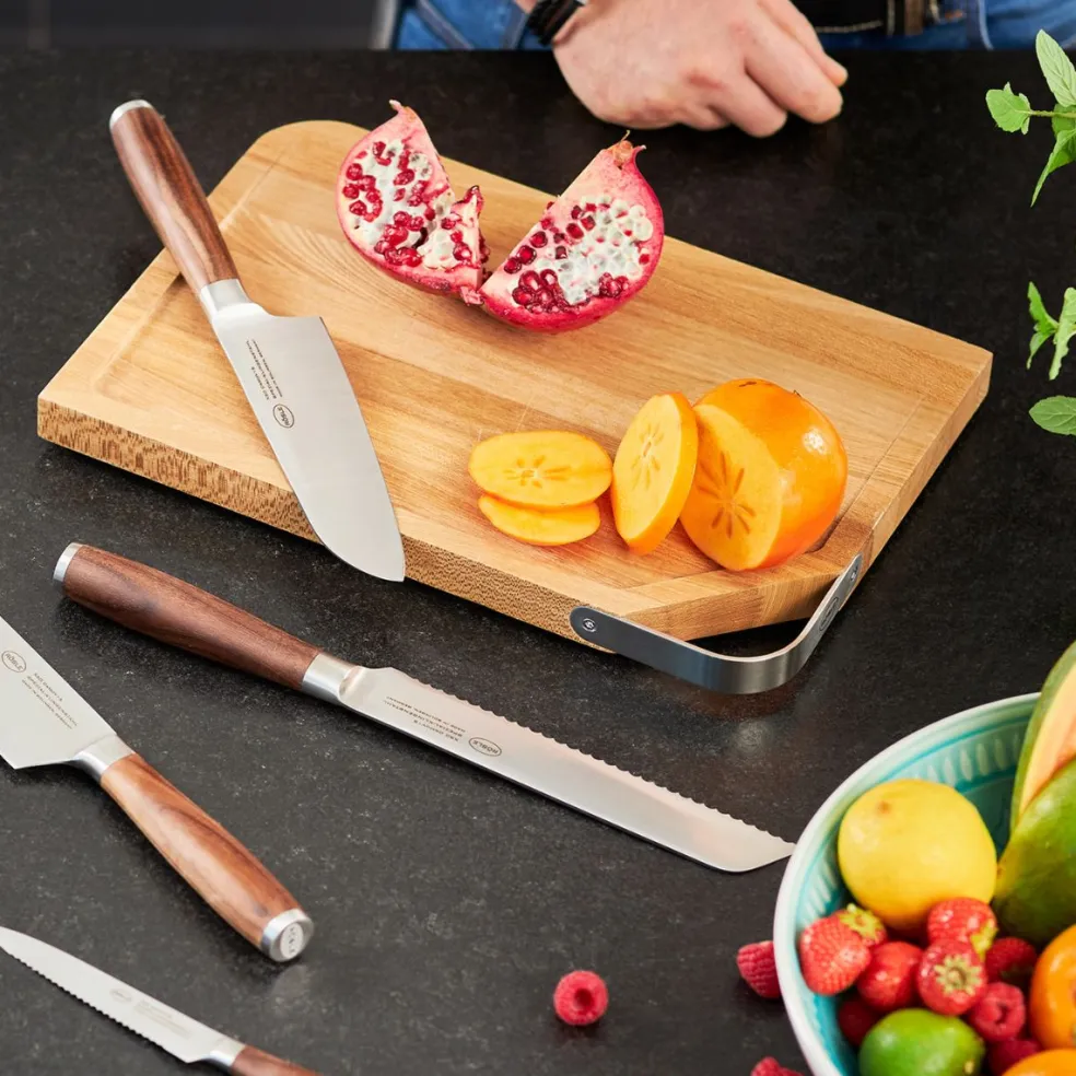 Tabla de cortar de madera de olmo con asa de inox Rösle