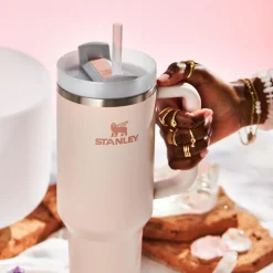 Vaso termo con asa y pajita The Quencher FlowState Stanley