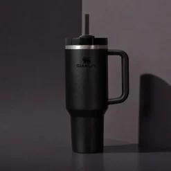 Vaso termo con asa y pajita The Quencher FlowState Stanley